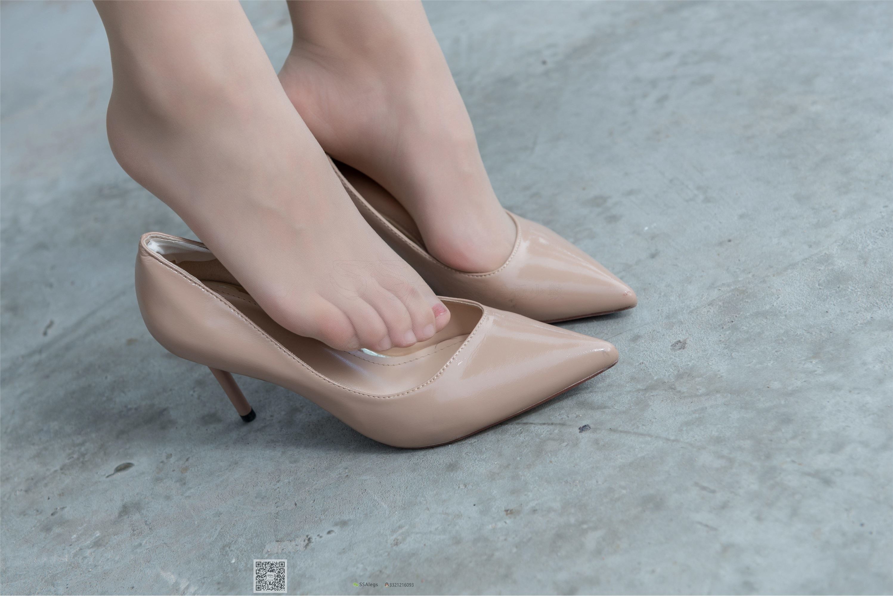 SSA丝社 NO.024 高冷混血女王芷沫肉丝街拍